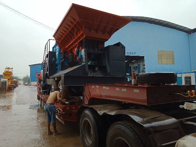 輪胎式移動破碎站老板來提貨啦?。?！